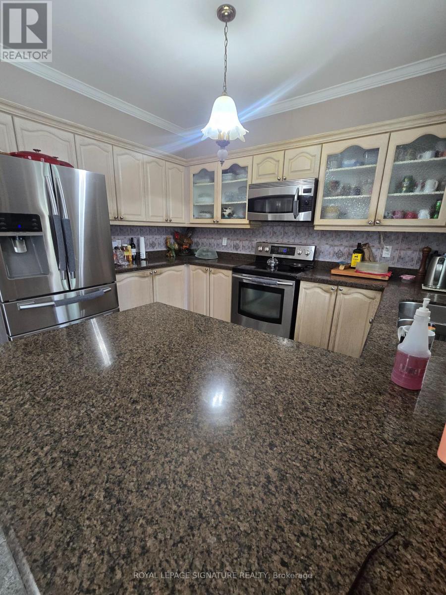 Upper Bedroom - 19 Red Plant Crescent, Brampton, Ontario  L7A 1V8 - Photo 10 - W12766462