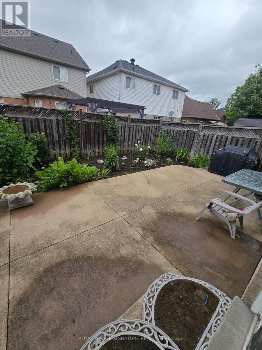 Upper Bedroom - 19 Red Plant Crescent, Brampton, Ontario  L7A 1V8 - Photo 11 - W12766462