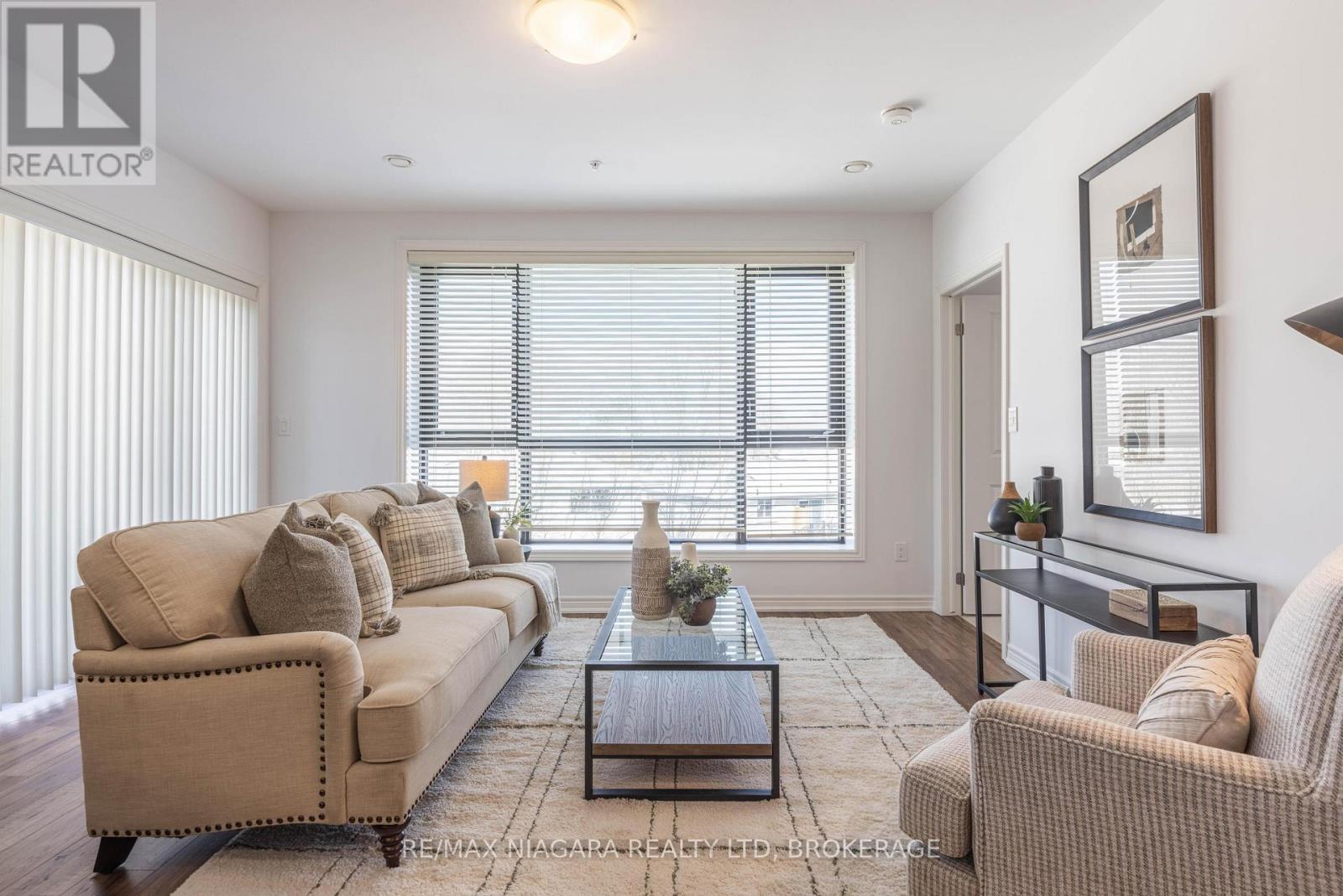 209 - 379 Scott Street, St. Catharines, Ontario  L2M 3W2 - Photo 7 - X12760944