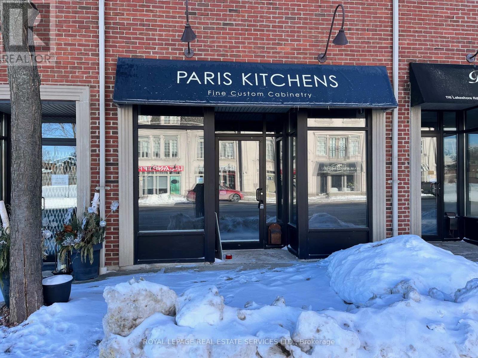 114 LAKESHORE ROAD W, Oakville, Ontario