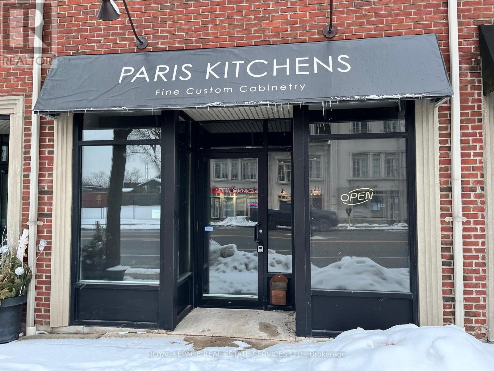 114 Lakeshore Road W, Oakville, Ontario  L6K 2Z5 - Photo 2 - W12771266