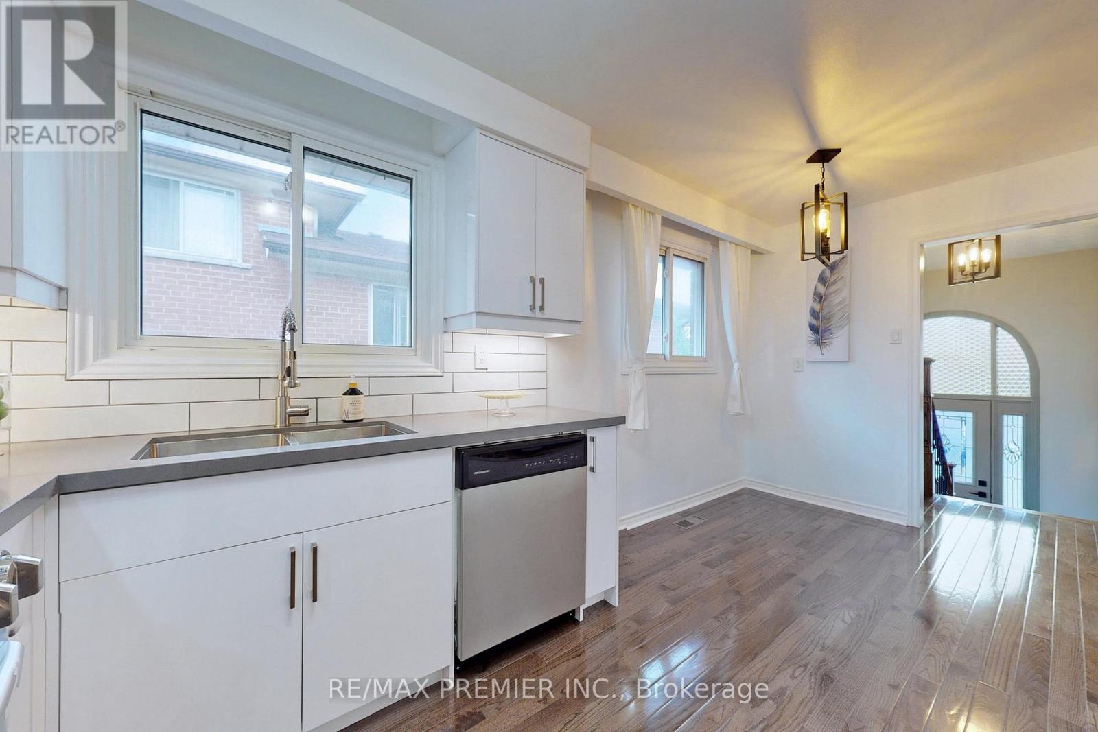 3646 Molly Avenue, Mississauga, Ontario  L5A 3M5 - Photo 11 - W12771338