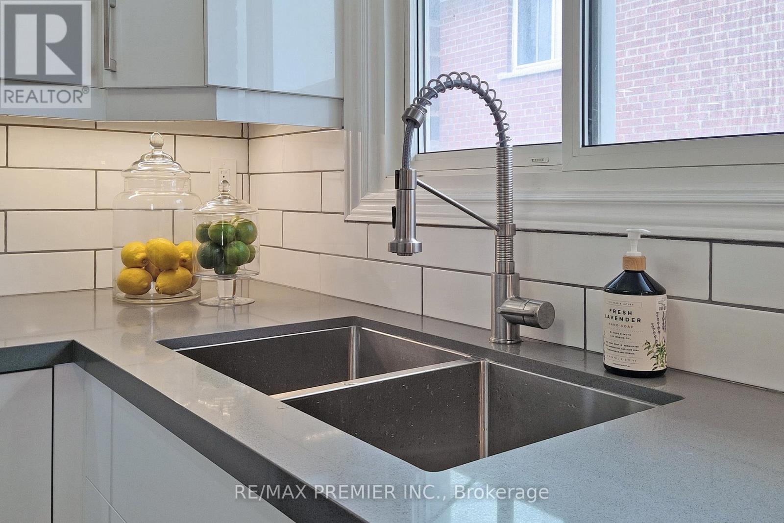 3646 Molly Avenue, Mississauga, Ontario  L5A 3M5 - Photo 13 - W12771338