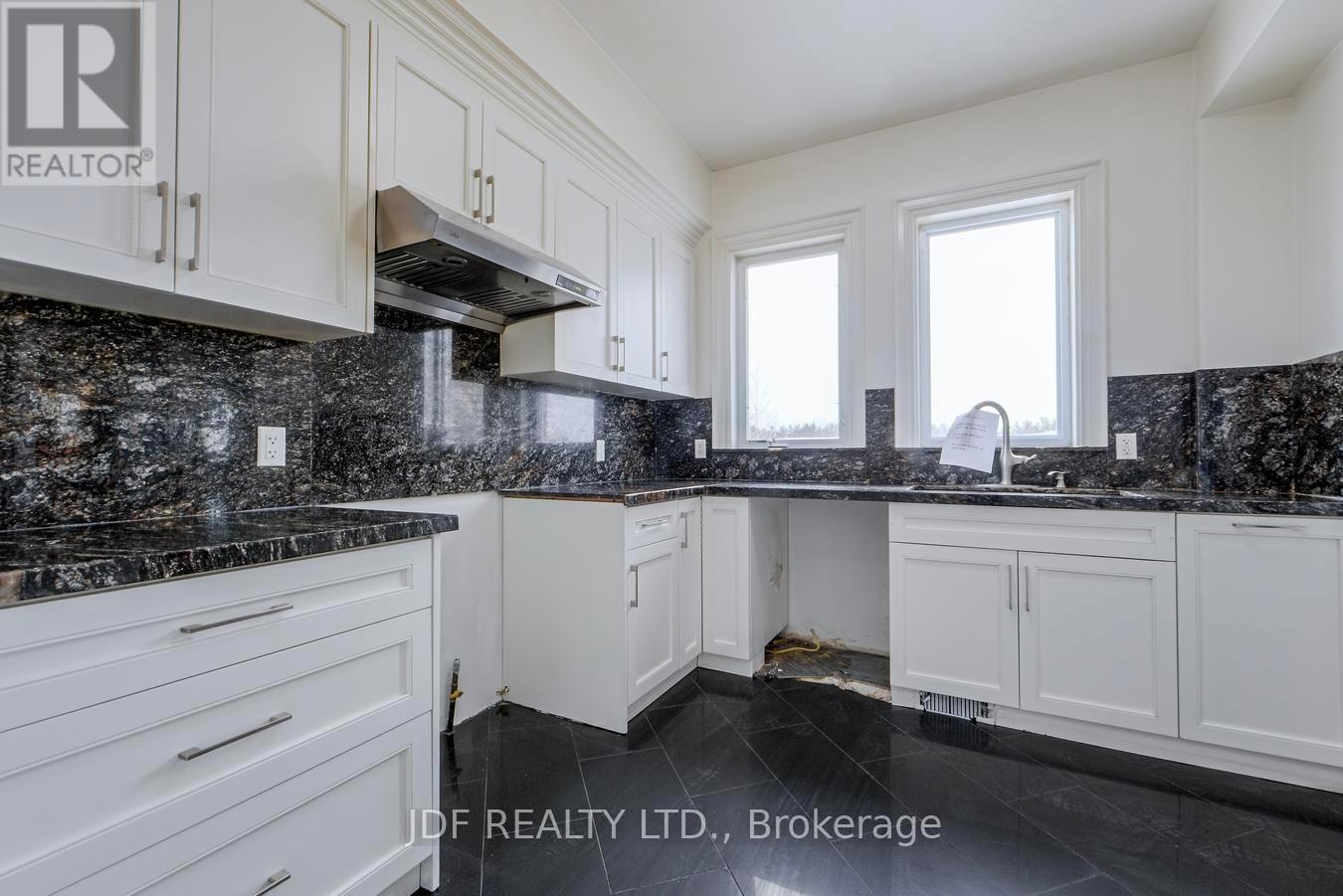 18 Cheval Court, Brampton, Ontario  L6P 0E3 - Photo 12 - W12771356