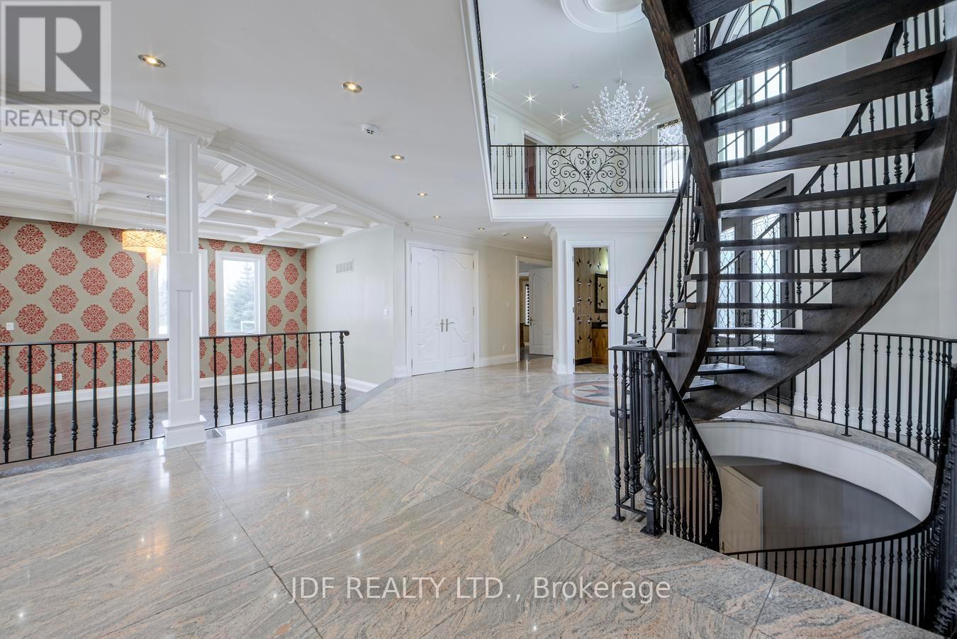 18 Cheval Court, Brampton, Ontario  L6P 0E3 - Photo 13 - W12771356