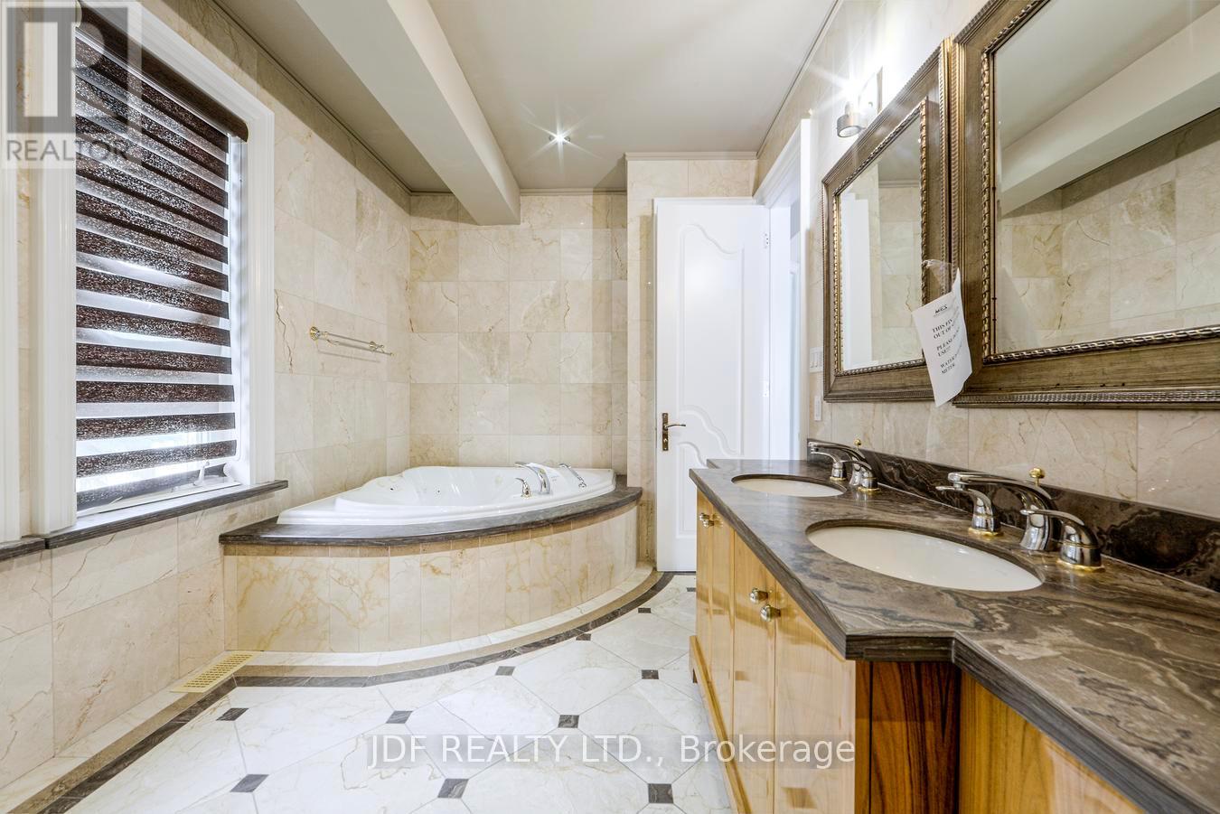 18 Cheval Court, Brampton, Ontario  L6P 0E3 - Photo 21 - W12771356