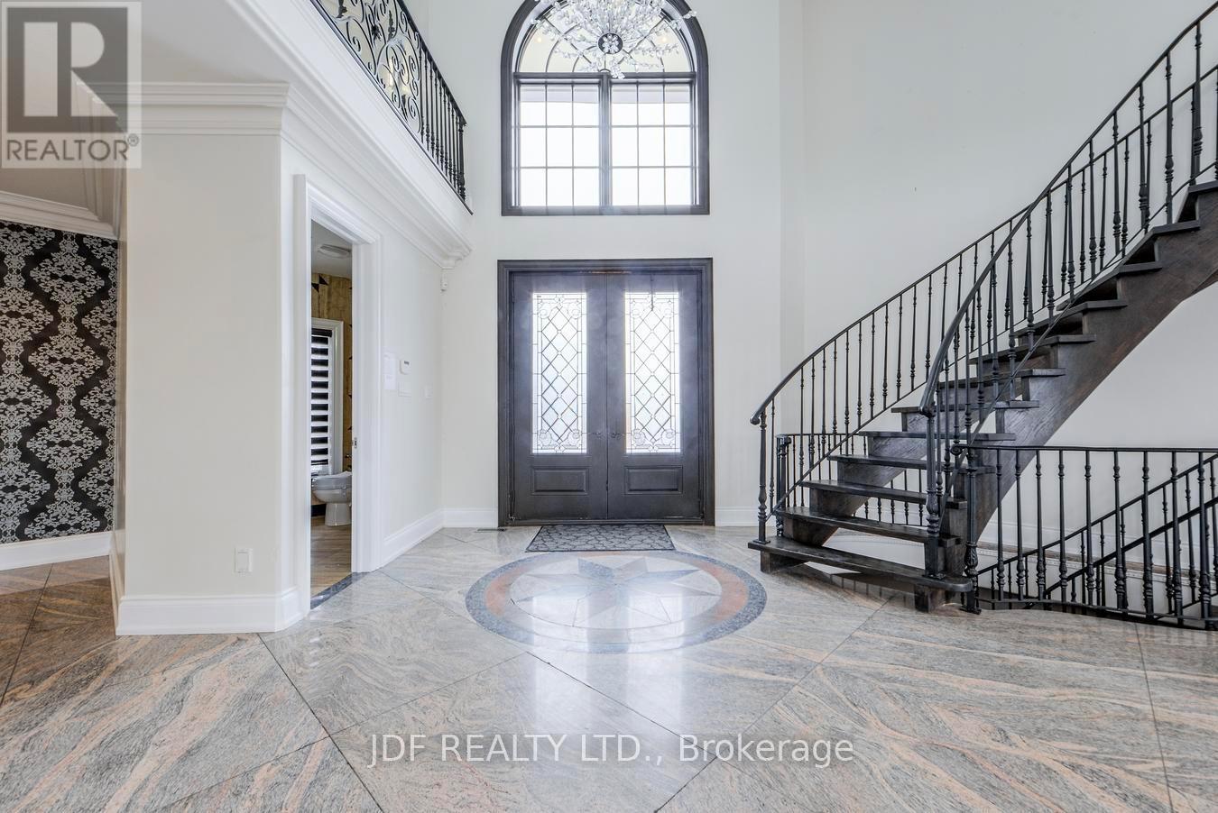 18 Cheval Court, Brampton, Ontario  L6P 0E3 - Photo 3 - W12771356