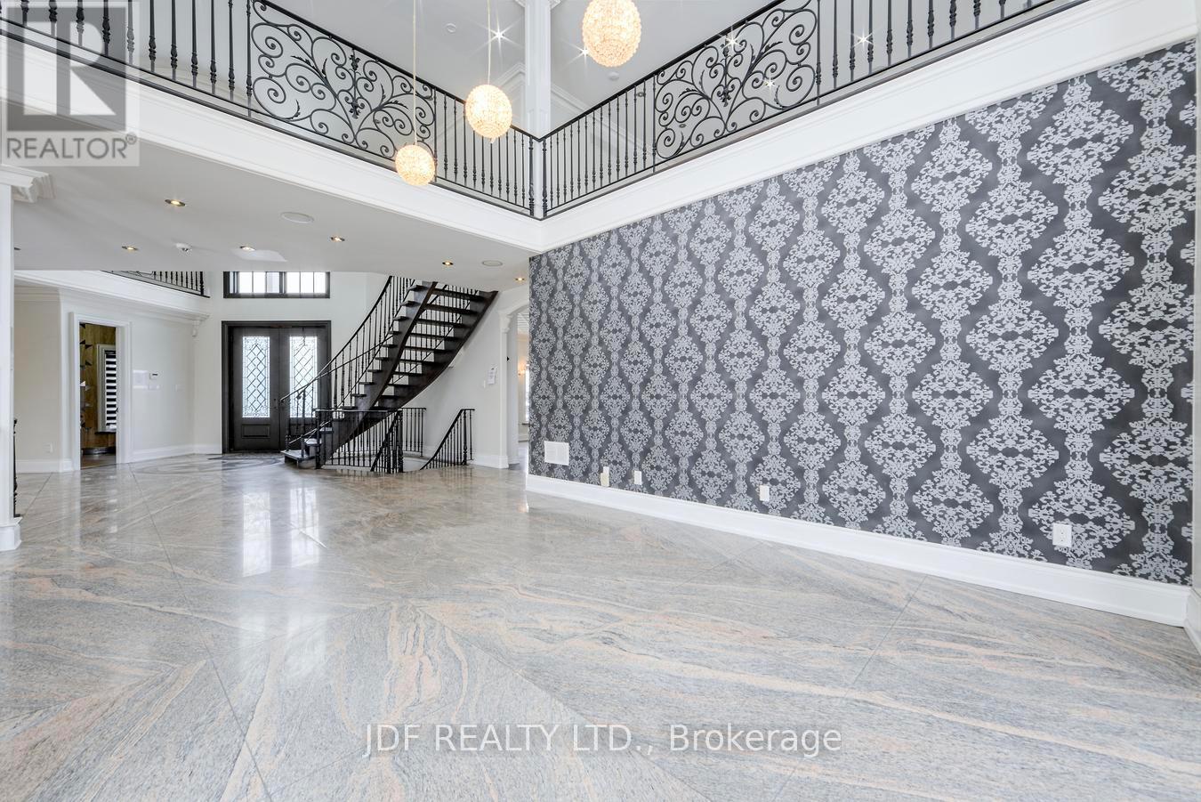 18 Cheval Court, Brampton, Ontario  L6P 0E3 - Photo 4 - W12771356