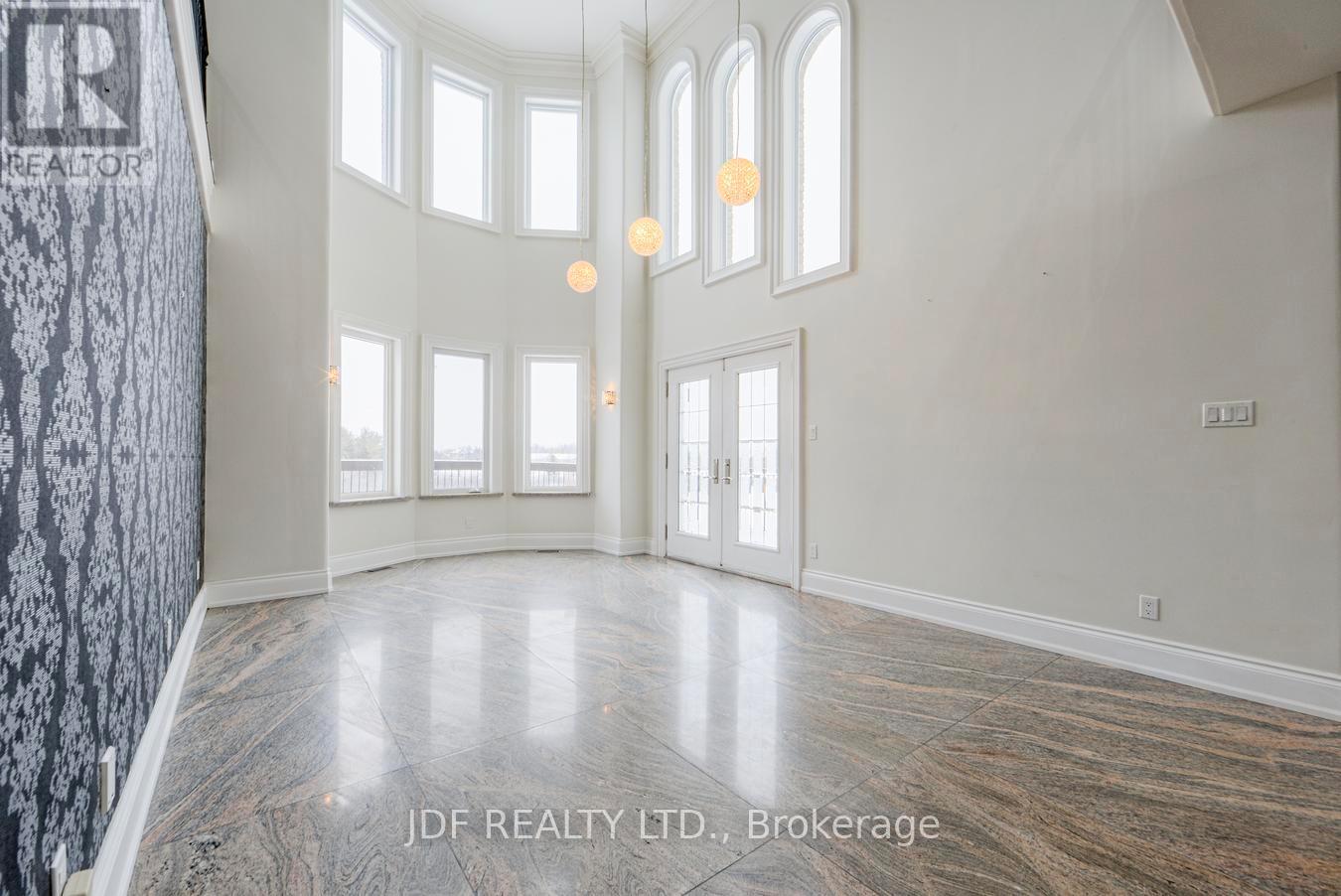 18 Cheval Court, Brampton, Ontario  L6P 0E3 - Photo 5 - W12771356