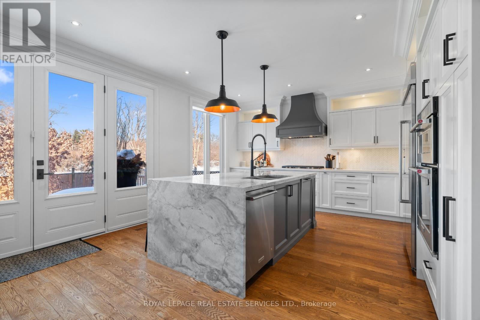 104 Westrose Avenue, Toronto (Kingsway South), Ontario  M8X 2A3 - Photo 11 - W12771406