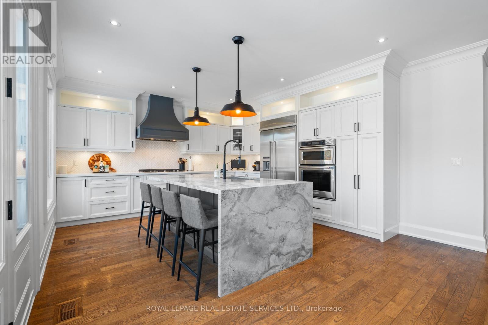 104 Westrose Avenue, Toronto (Kingsway South), Ontario  M8X 2A3 - Photo 12 - W12771406