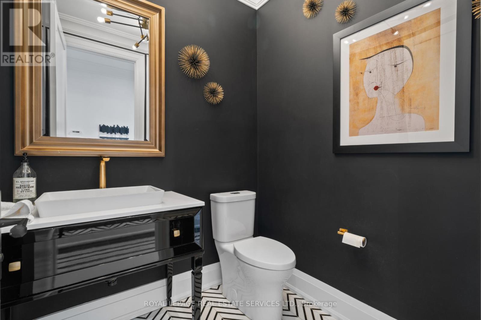 104 Westrose Avenue, Toronto (Kingsway South), Ontario  M8X 2A3 - Photo 15 - W12771406