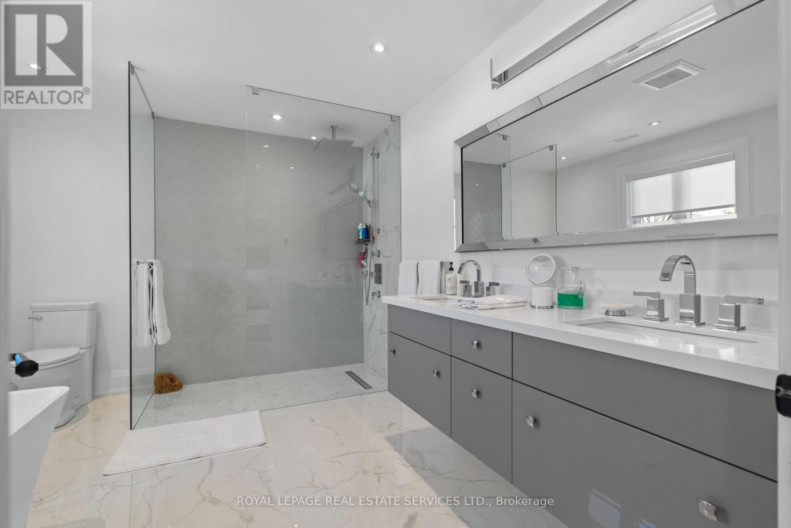 104 Westrose Avenue, Toronto (Kingsway South), Ontario  M8X 2A3 - Photo 18 - W12771406