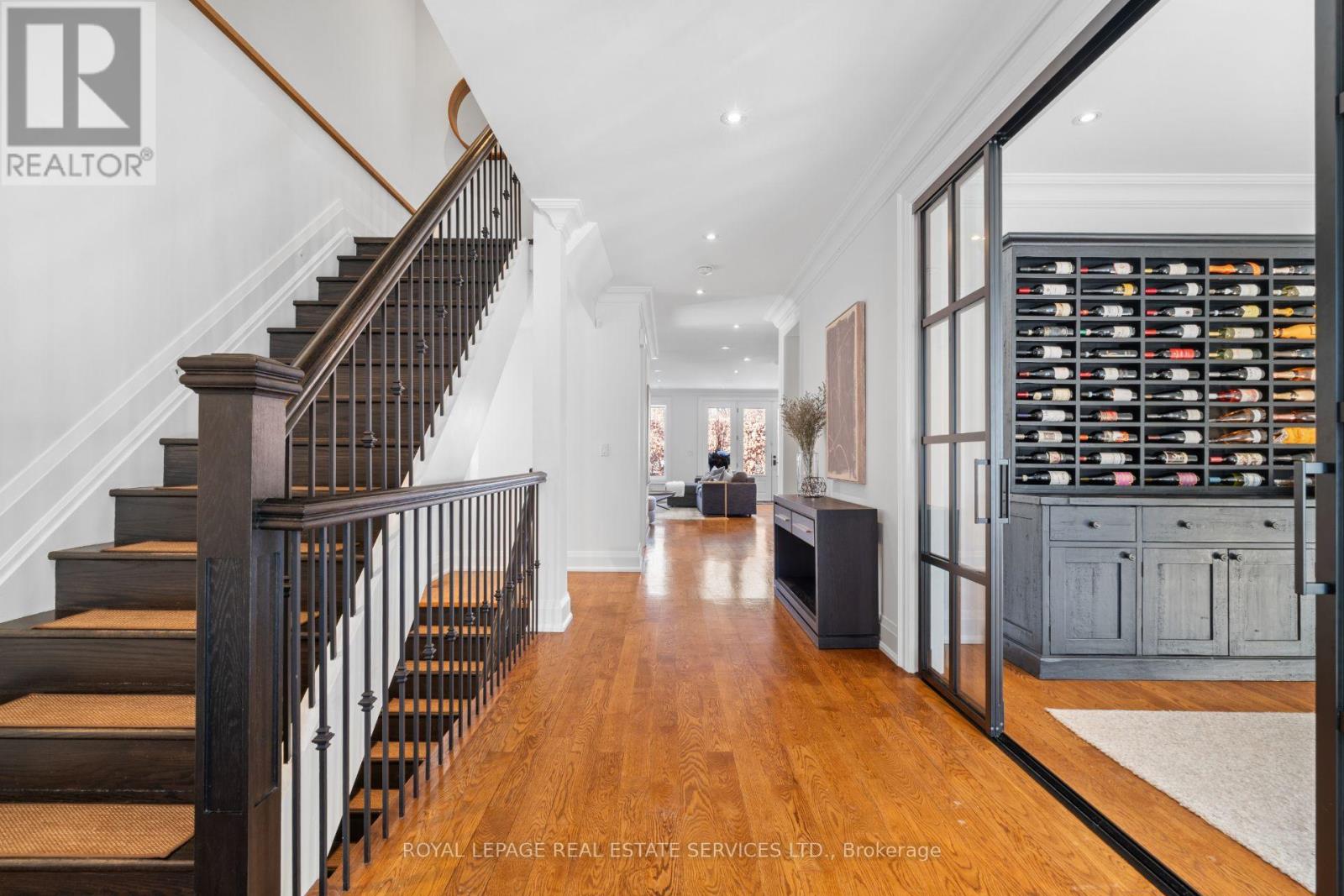 104 Westrose Avenue, Toronto (Kingsway South), Ontario  M8X 2A3 - Photo 2 - W12771406