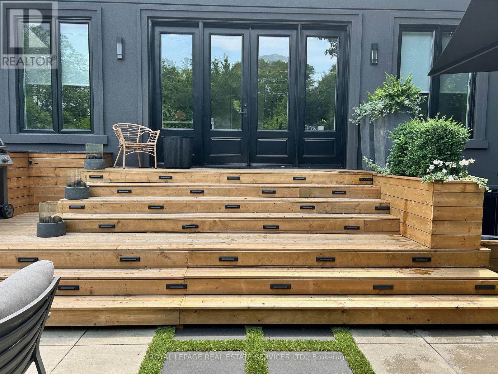 104 Westrose Avenue, Toronto (Kingsway South), Ontario  M8X 2A3 - Photo 36 - W12771406