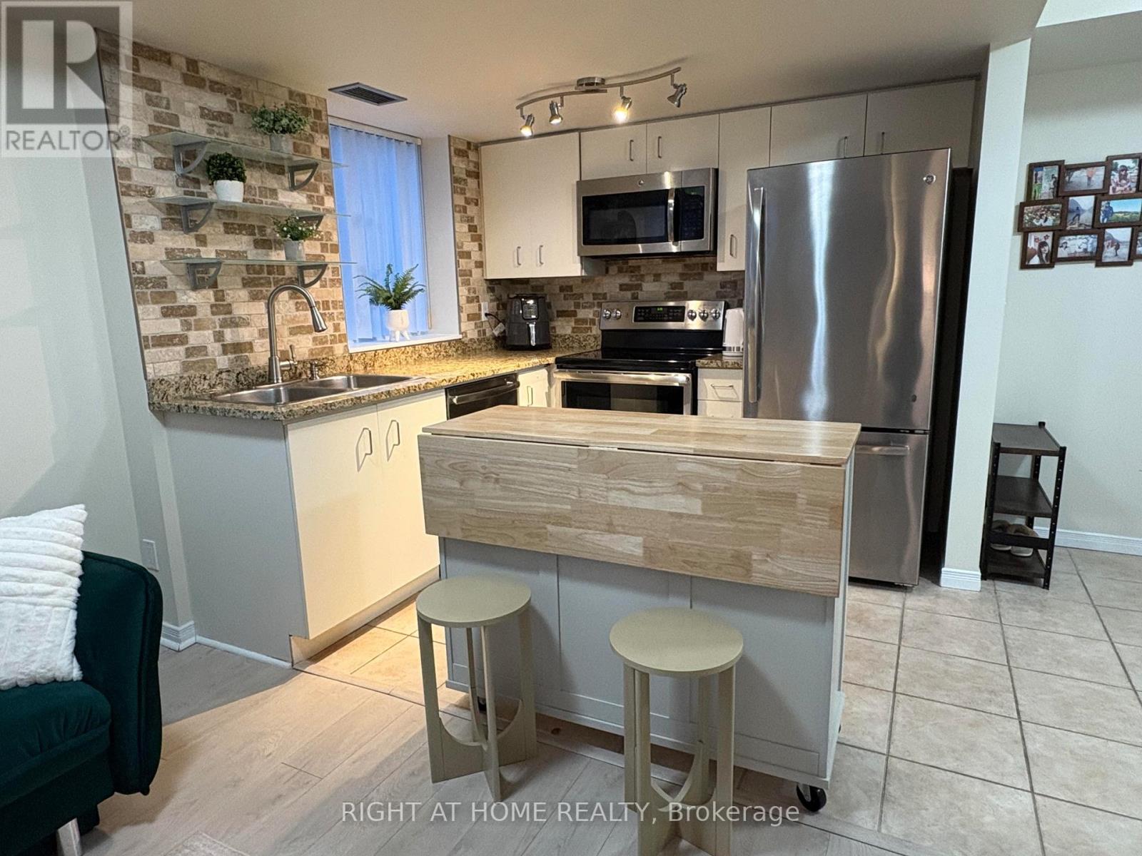 503 - 2565 Erin Centre Boulevard, Mississauga, Ontario  L5M 6Z8 - Photo 3 - W12771432