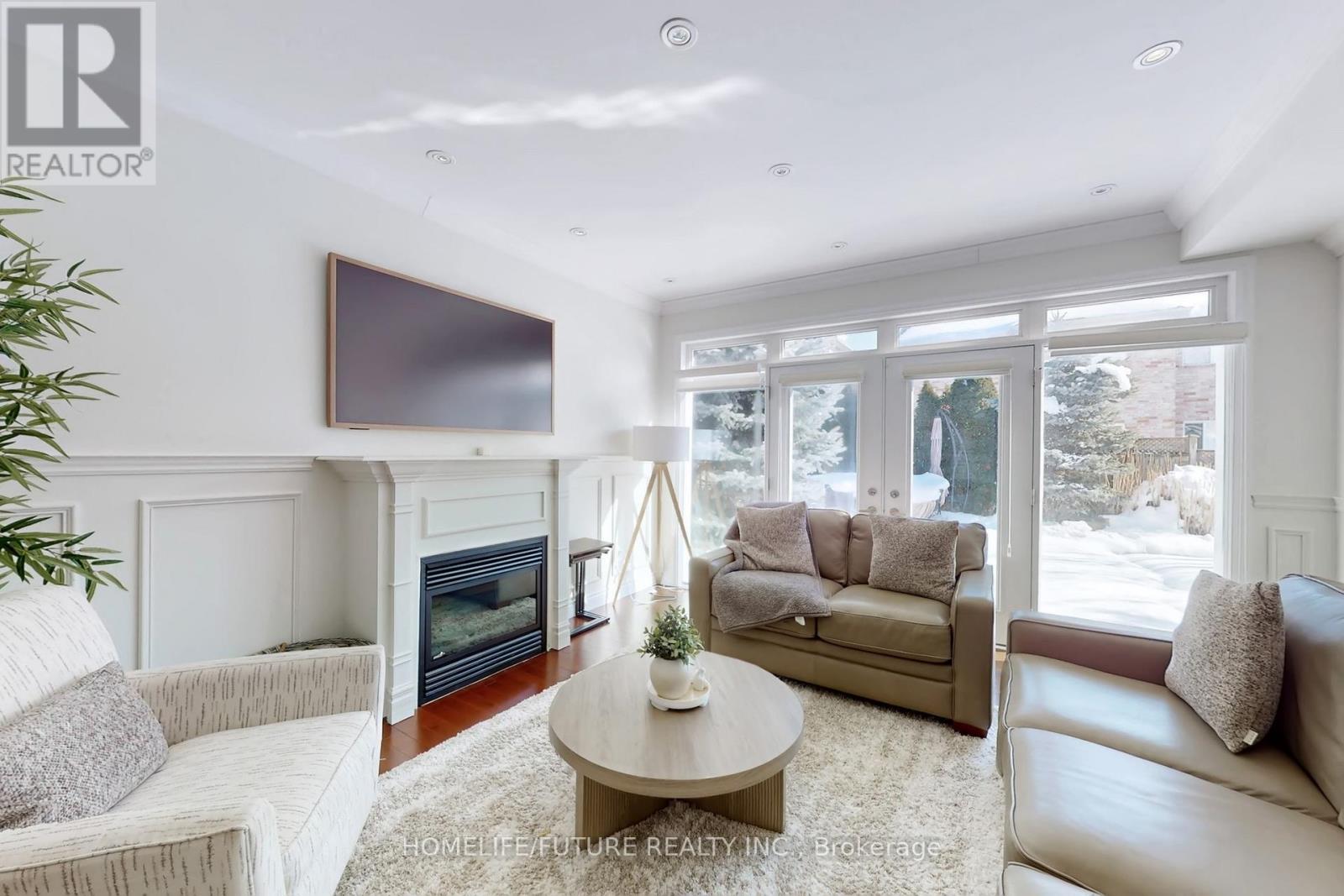 1076 Woodward Avenue, Milton, Ontario  L9T 5P4 - Photo 3 - W12771464