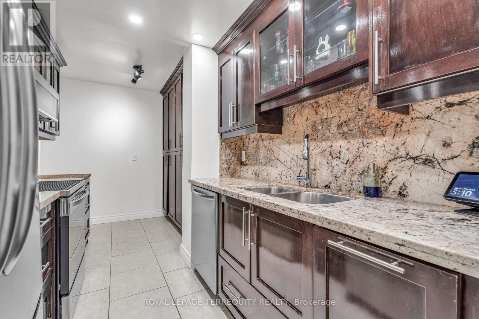 410 - 812 Burnhamthorpe Road, Toronto, Ontario  M9C 4W1 - Photo 12 - W12771472