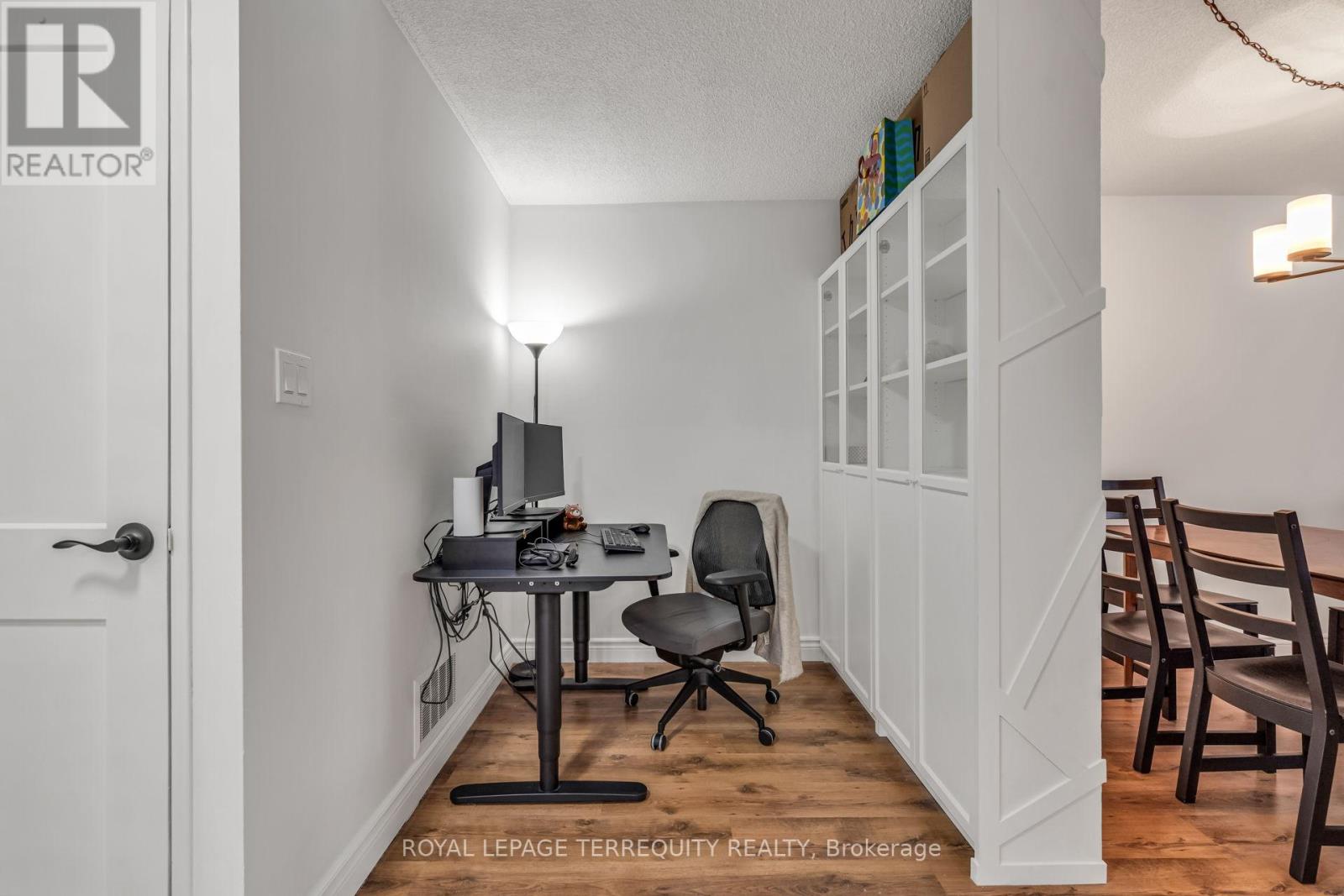 410 - 812 Burnhamthorpe Road, Toronto, Ontario  M9C 4W1 - Photo 14 - W12771472