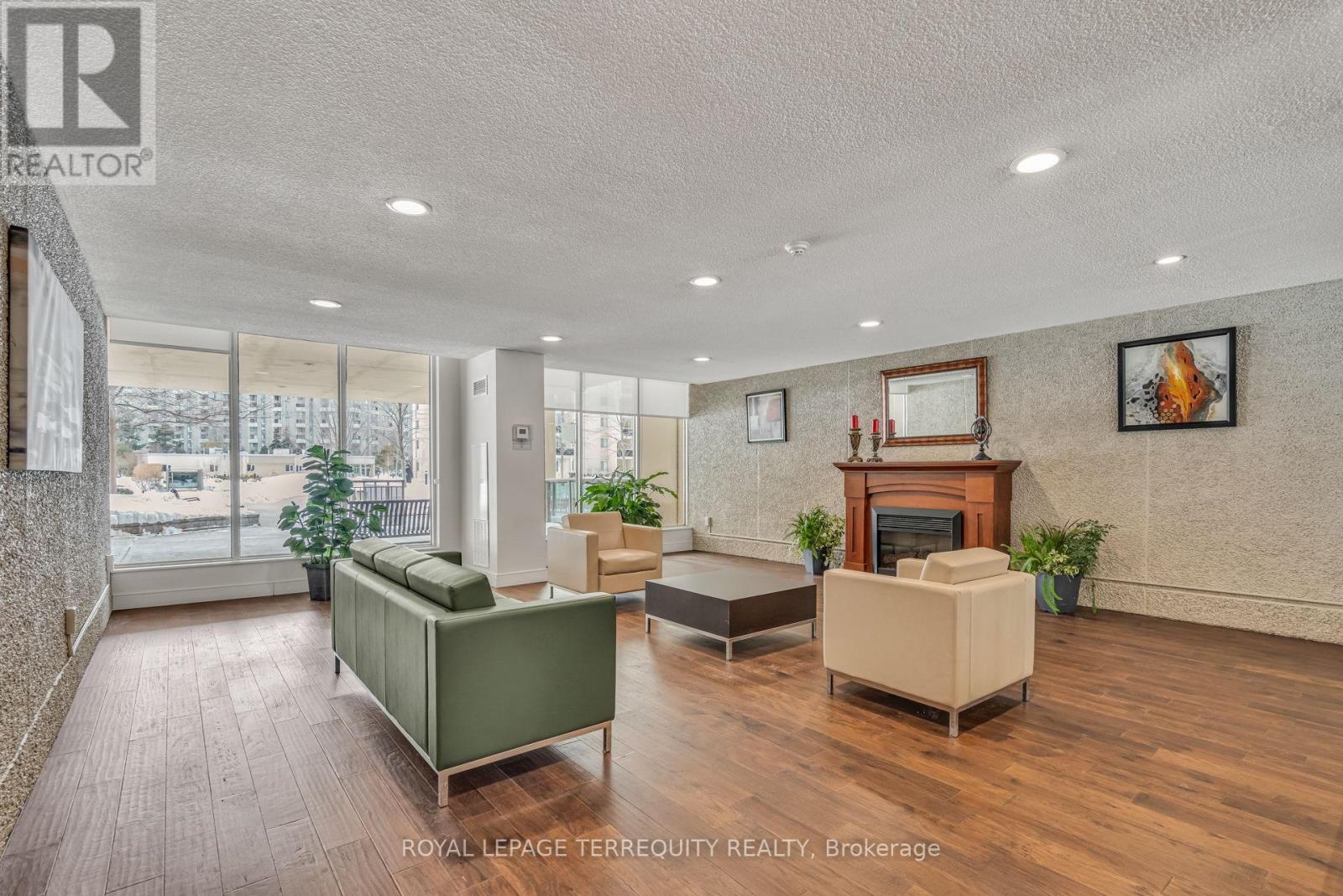 410 - 812 Burnhamthorpe Road, Toronto, Ontario  M9C 4W1 - Photo 3 - W12771472