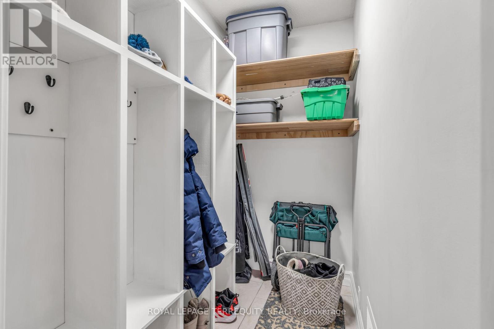 410 - 812 Burnhamthorpe Road, Toronto, Ontario  M9C 4W1 - Photo 6 - W12771472