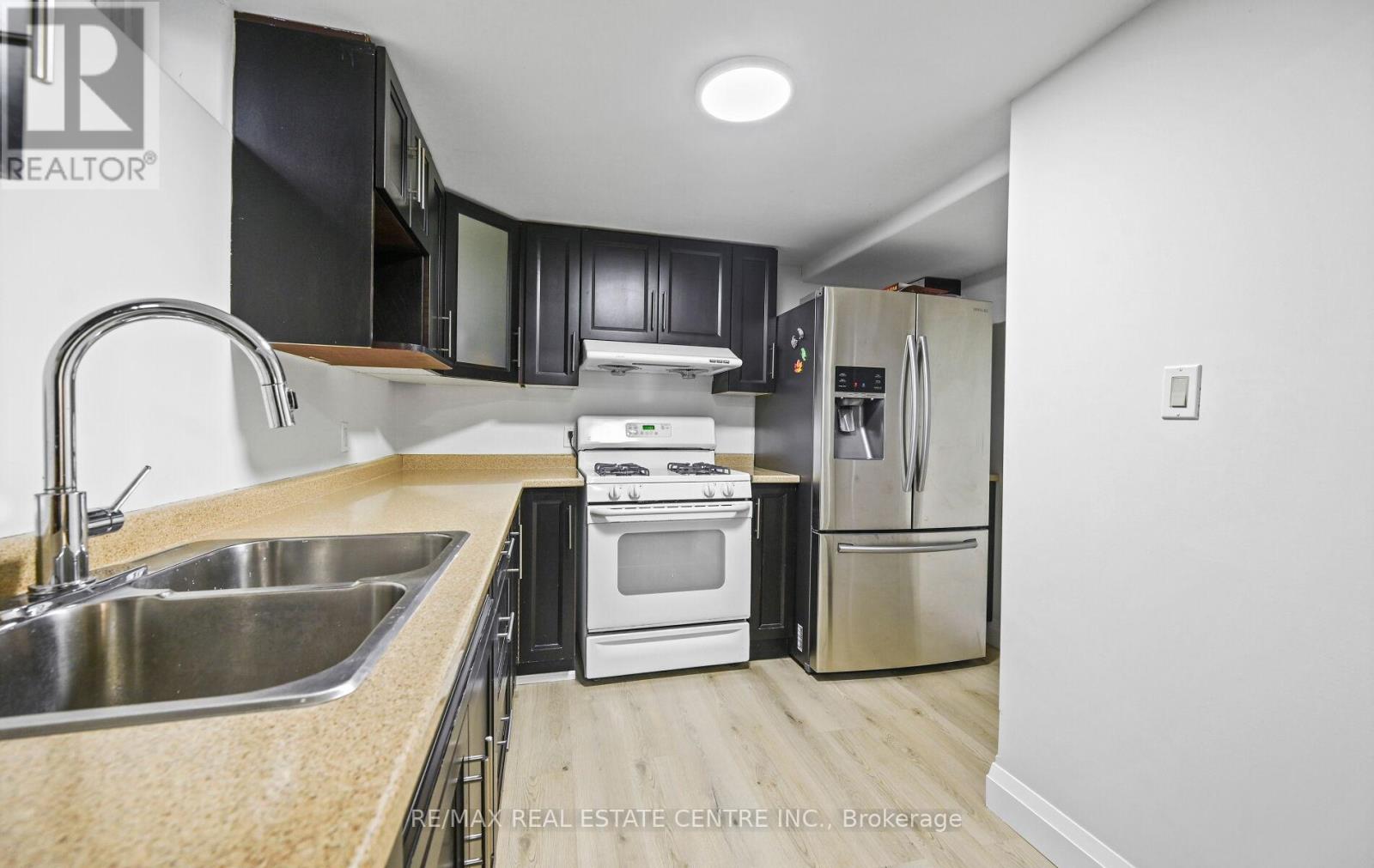 84 Viscount Road, Brantford, Ontario  N3P 1Y7 - Photo 36 - X12771264