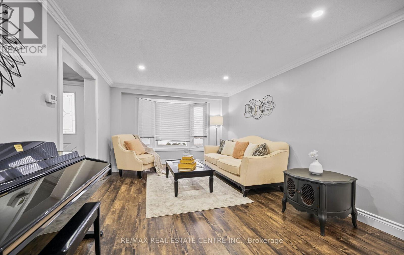 84 Viscount Road, Brantford, Ontario  N3P 1Y7 - Photo 5 - X12771264