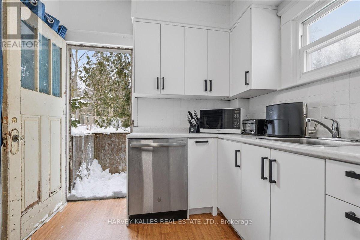 247 Huron Street, London East (East B), Ontario  N6J 2J8 - Photo 15 - X12771284