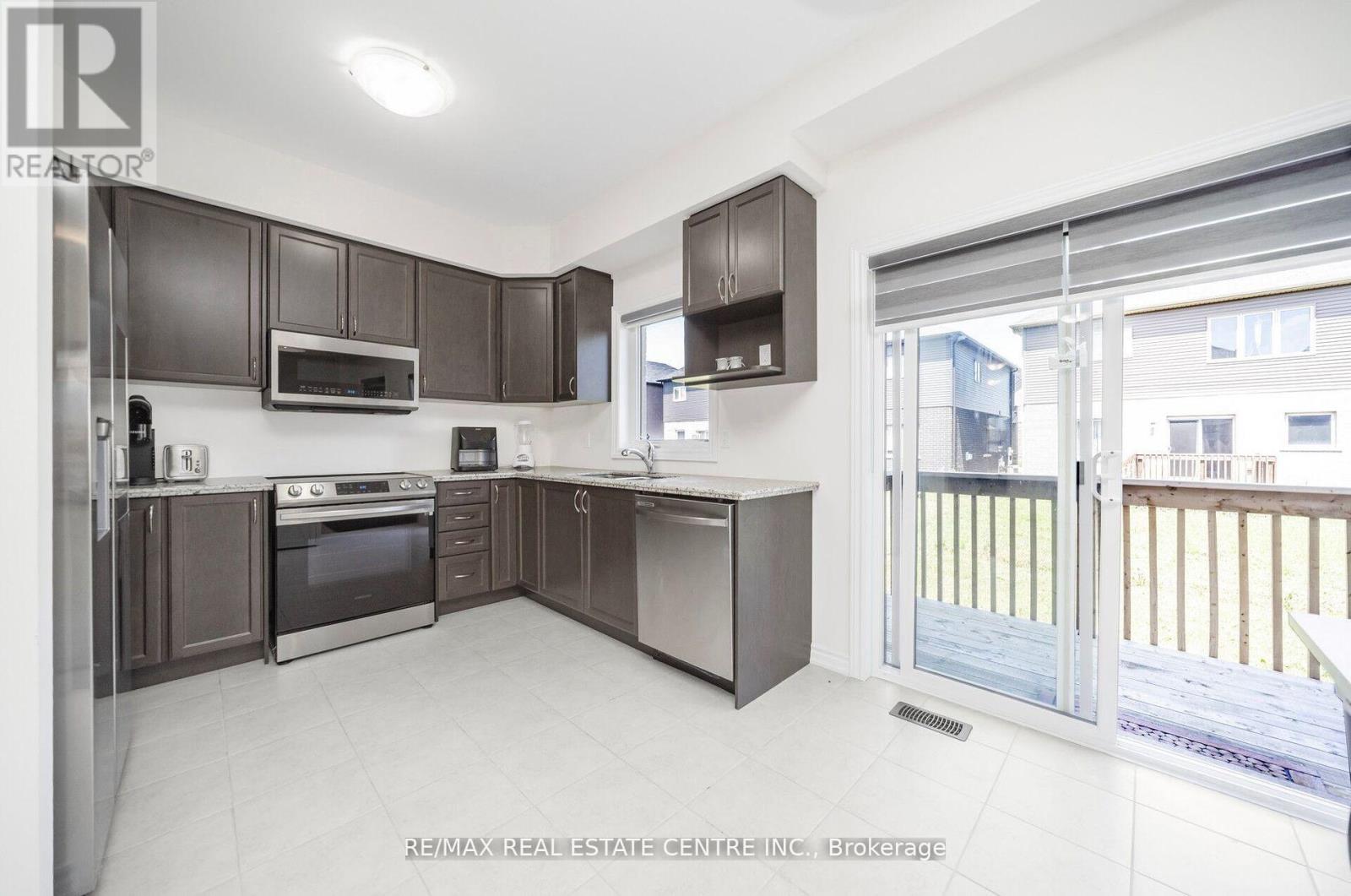 16 Flagg Avenue, Brant, Ontario  N3L 0K2 - Photo 8 - X12771326