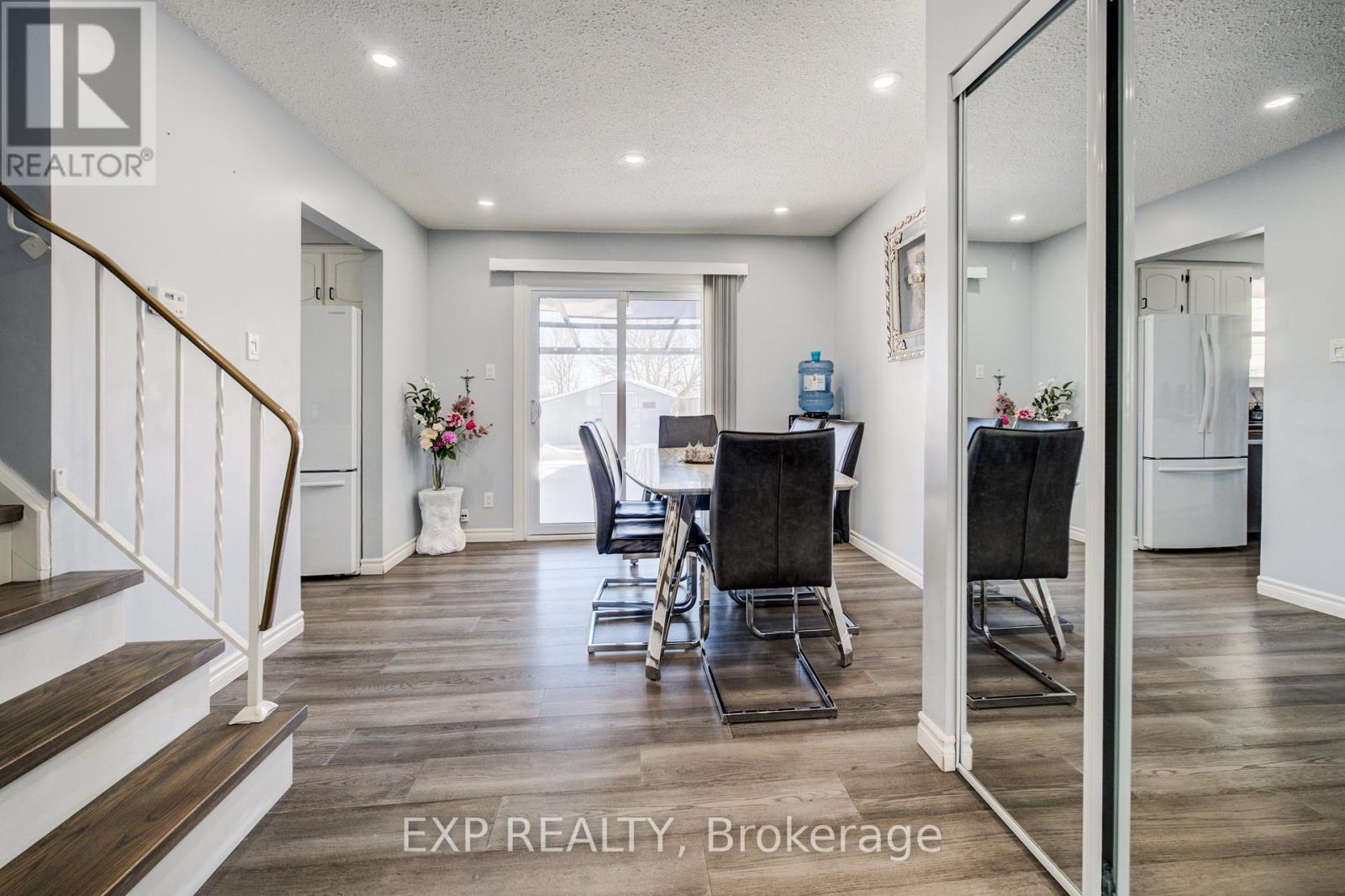 52 Uxbridge Crescent, Kitchener, Ontario  N2E 2P8 - Photo 7 - X12771360