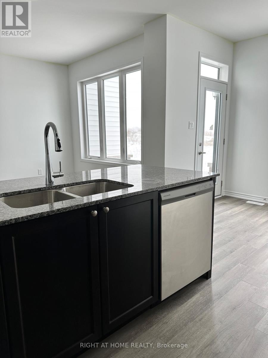 56 Forestwalk Street, Kitchener, Ontario  N2R 0S3 - Photo 6 - X12771396