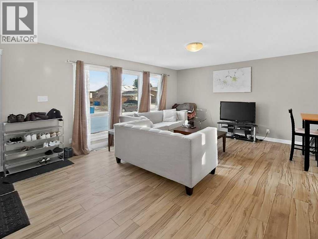 10 Trent Road W, Lethbridge, Alberta  T1K 4N2 - Photo 3 - A2282563