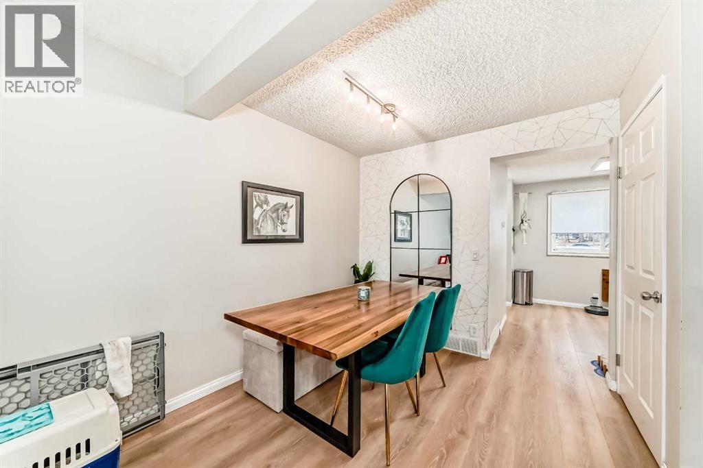 21 Woodfern Road Sw, Calgary, Alberta  T2W 4Y4 - Photo 9 - A2284186