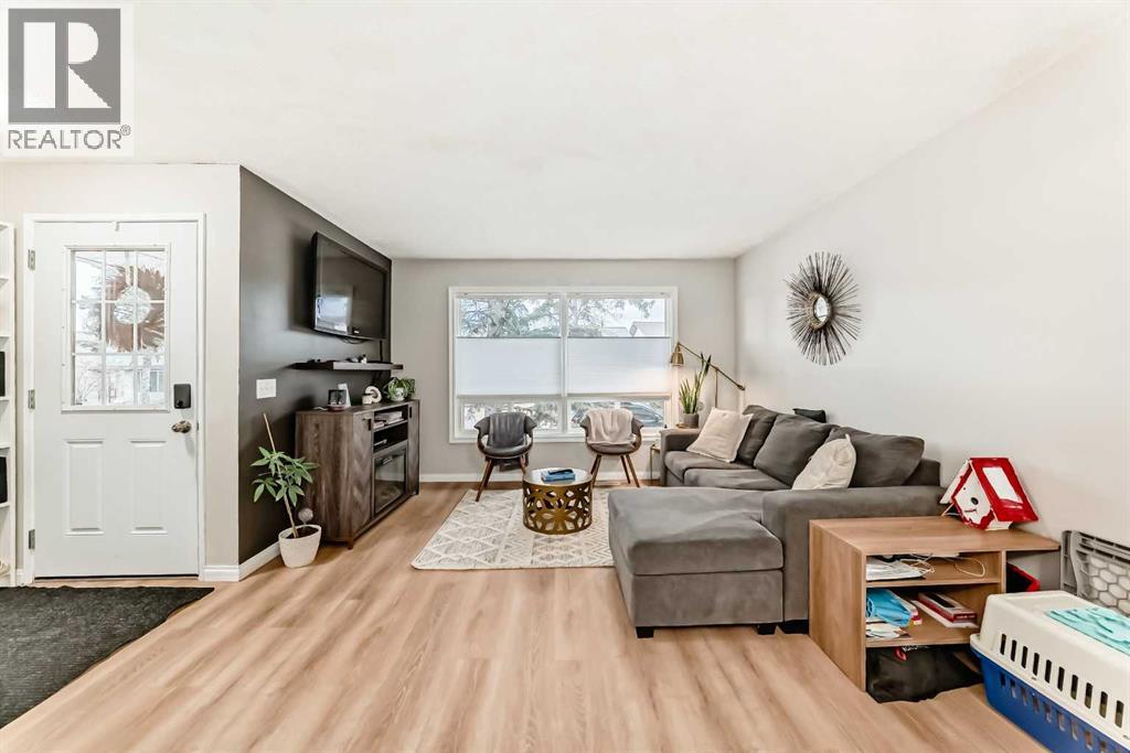 21 Woodfern Road Sw, Calgary, Alberta  T2W 4Y4 - Photo 5 - A2284186