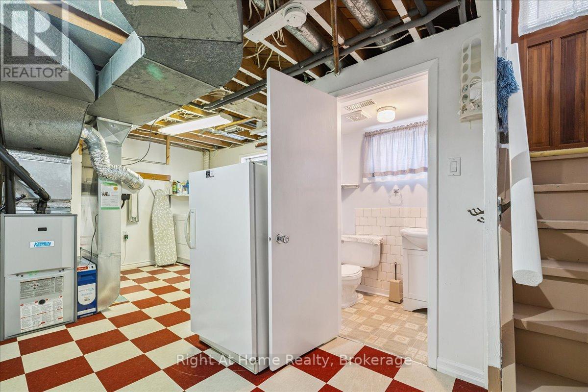 251 Elmwood Road, Oakville, Ontario  L6K 2A9 - Photo 18 - W12771592