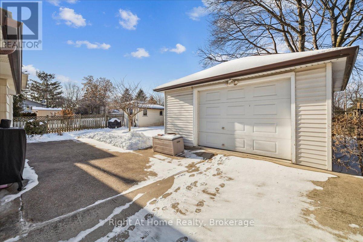 251 Elmwood Road, Oakville, Ontario  L6K 2A9 - Photo 21 - W12771592