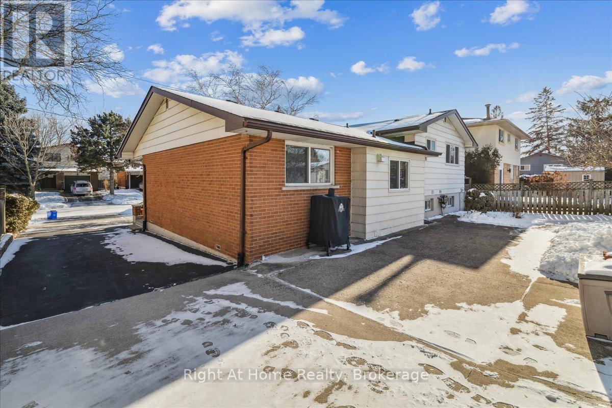 251 Elmwood Road, Oakville, Ontario  L6K 2A9 - Photo 24 - W12771592