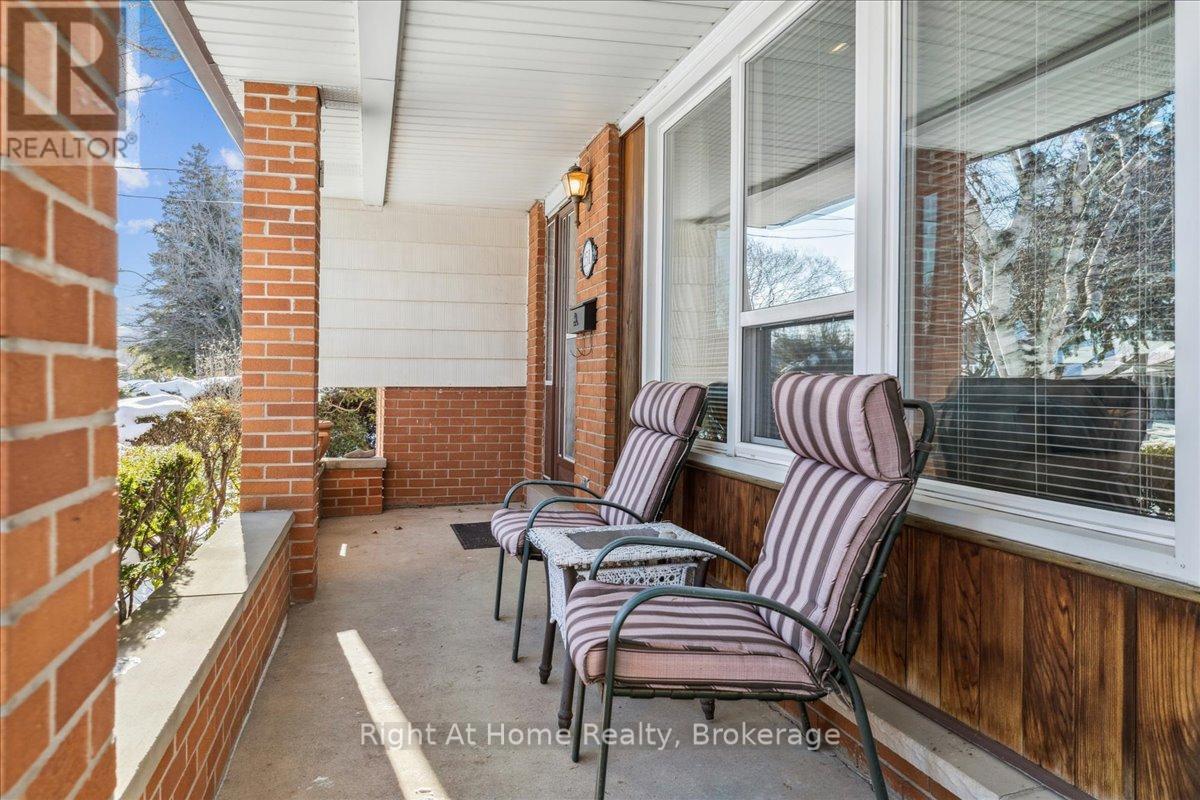 251 Elmwood Road, Oakville, Ontario  L6K 2A9 - Photo 3 - W12771592