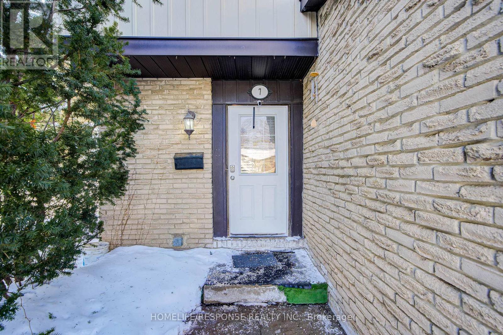 7 - 93 Hansen Road N, Brampton (Madoc), Ontario  L6V 3C8 - Photo 5 - W12740602