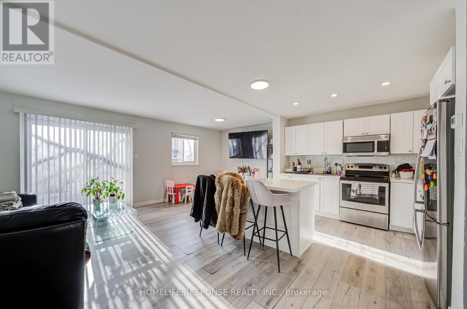 7 - 93 Hansen Road N, Brampton (Madoc), Ontario  L6V 3C8 - Photo 9 - W12740602