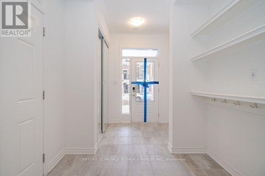 61 Melmar Street, Brampton, Ontario  L7A 0B6 - Photo 2 - W12761372