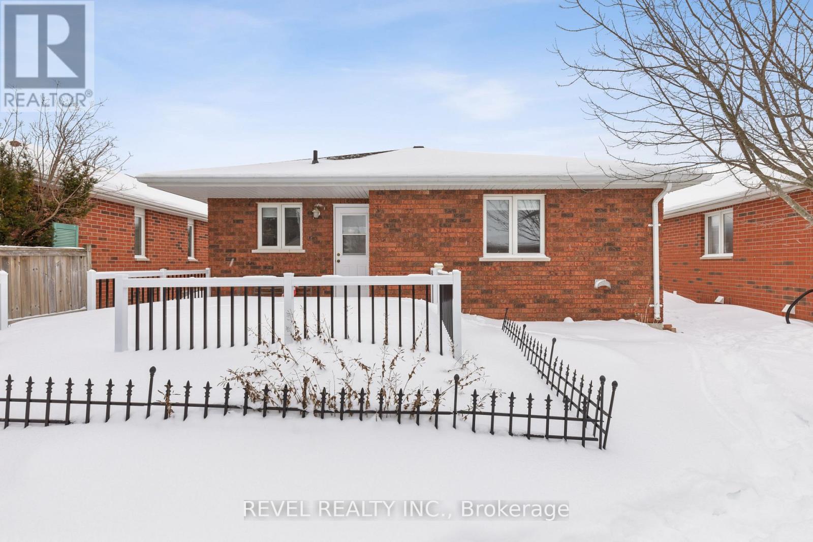 332 Mary Street W, Kawartha Lakes, Ontario  K9V 5X5 - Photo 40 - X12767396