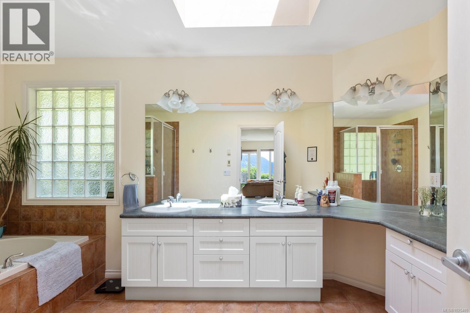 103 Murrelet Pl, Salt Spring, British Columbia  V8K 1G9 - Photo 23 - 1025485