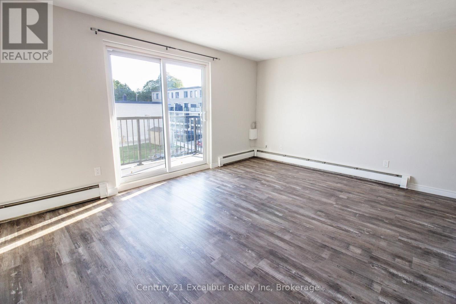 16 - 320 Queen Street E, Centre Wellington, Ontario  N1M 1T4 - Photo 4 - X12771556