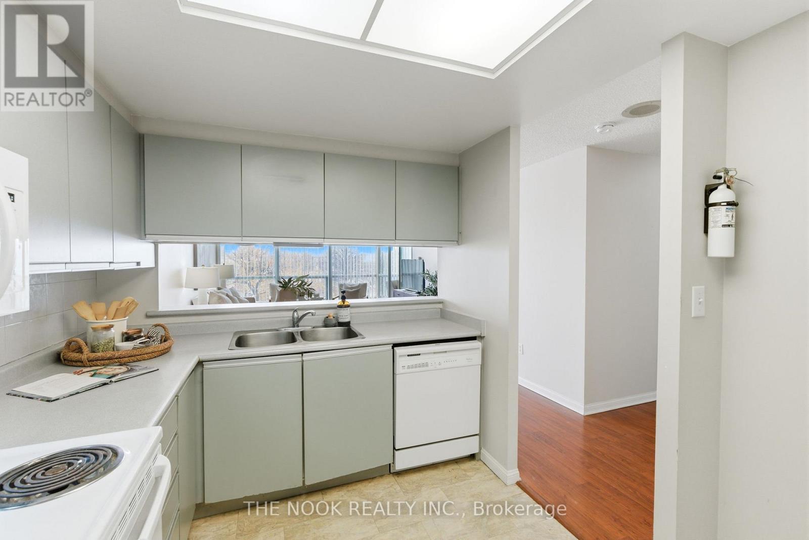 608 - 712 Rossland Road E, Whitby, Ontario  L1N 9E8 - Photo 6 - E12771506