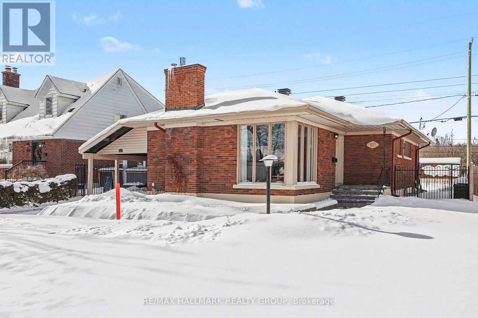 2004 DORVAL AVENUE, Ottawa, Ontario