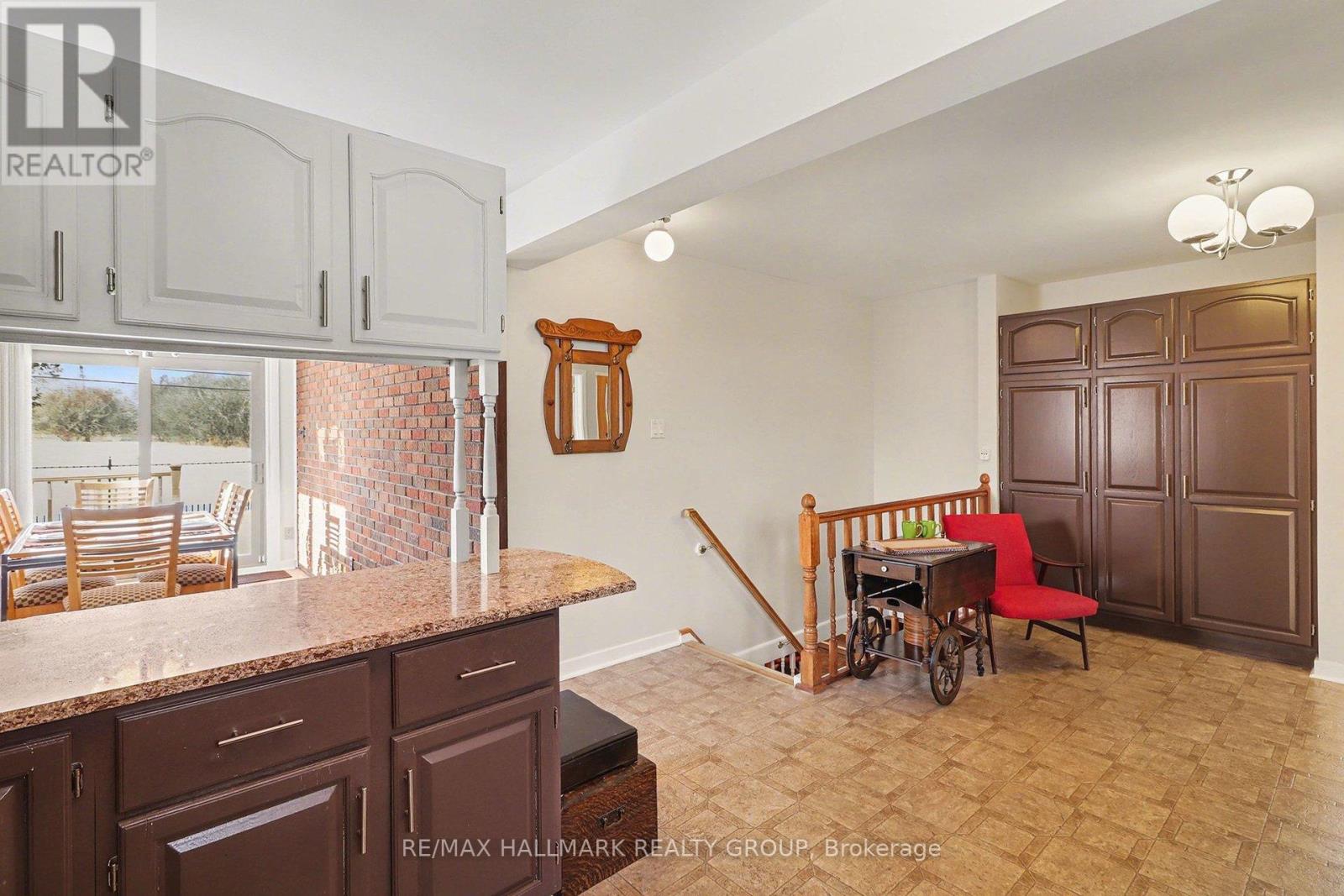 2004 Dorval Avenue, Ottawa, Ontario  K1G 2N8 - Photo 10 - X12771494