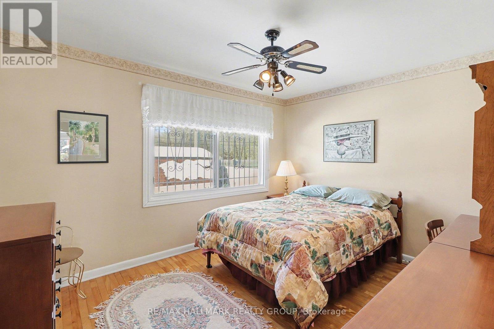 2004 Dorval Avenue, Ottawa, Ontario  K1G 2N8 - Photo 13 - X12771494