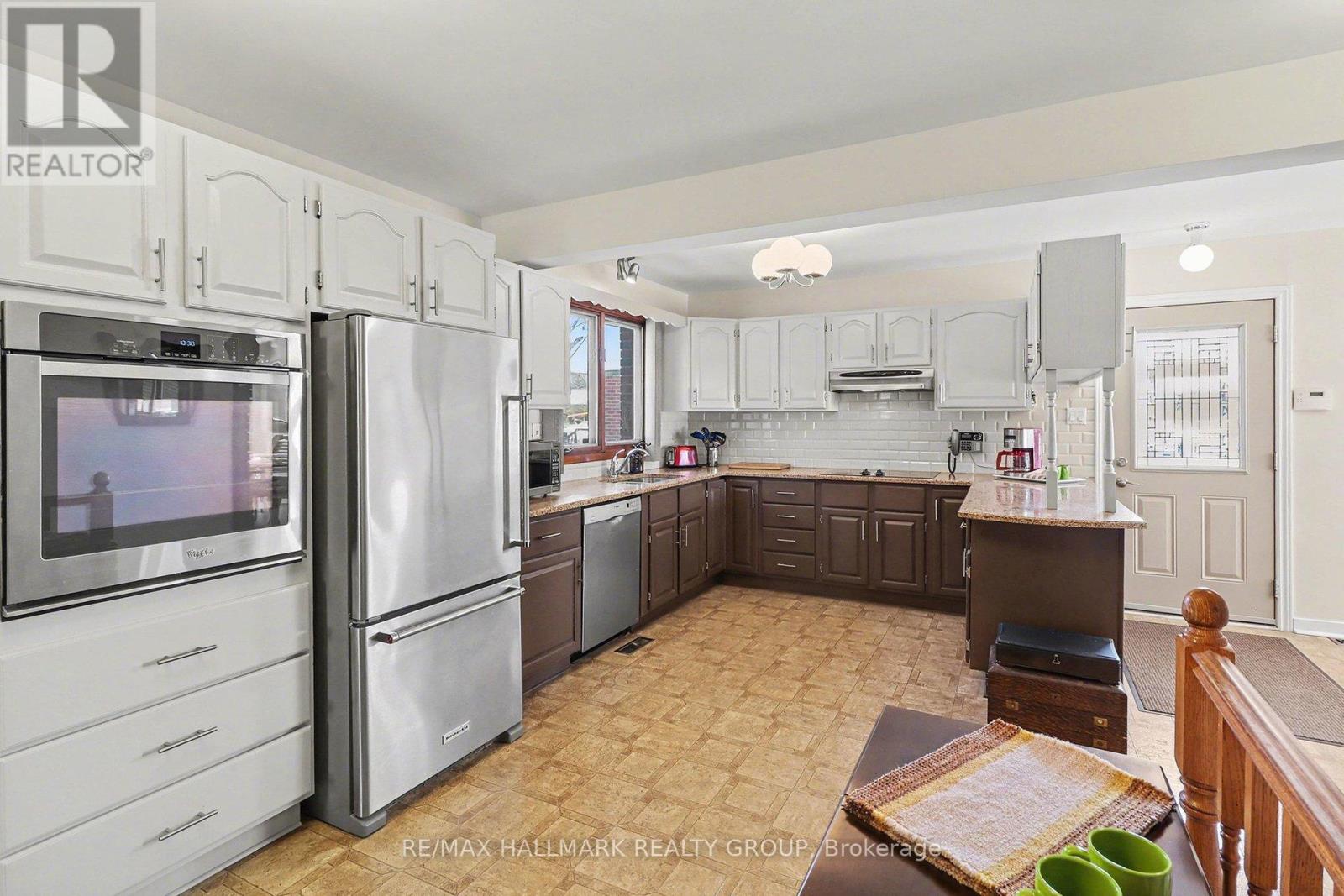 2004 Dorval Avenue, Ottawa, Ontario  K1G 2N8 - Photo 8 - X12771494