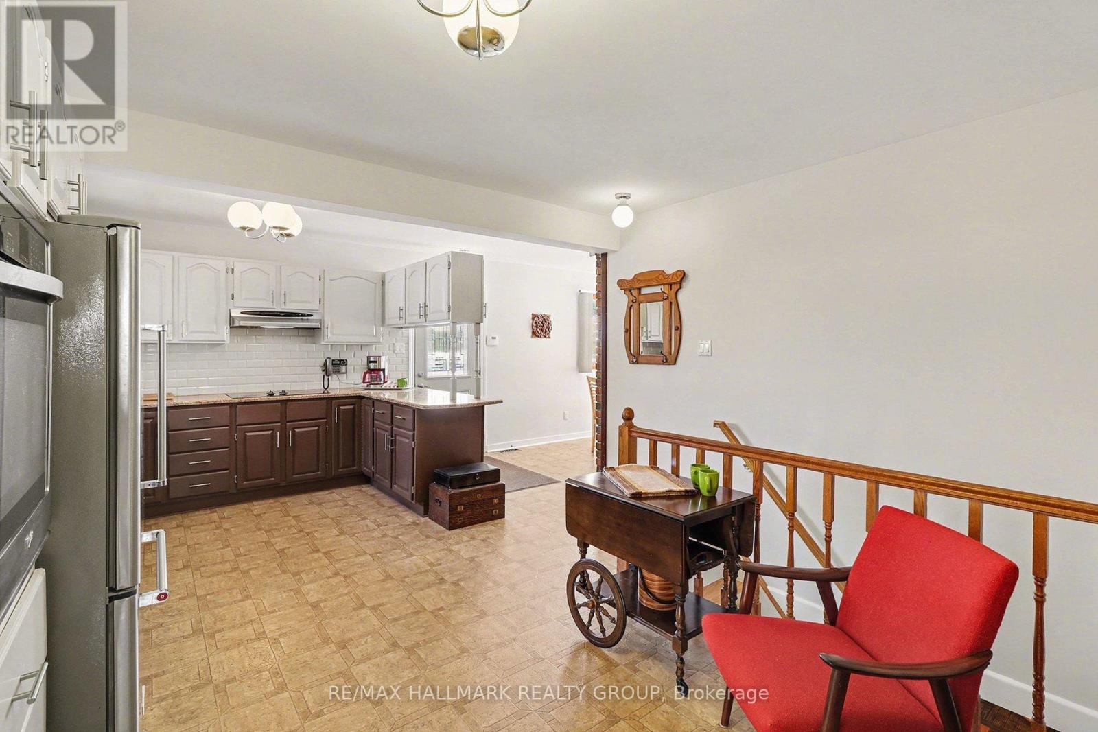 2004 Dorval Avenue, Ottawa, Ontario  K1G 2N8 - Photo 9 - X12771494